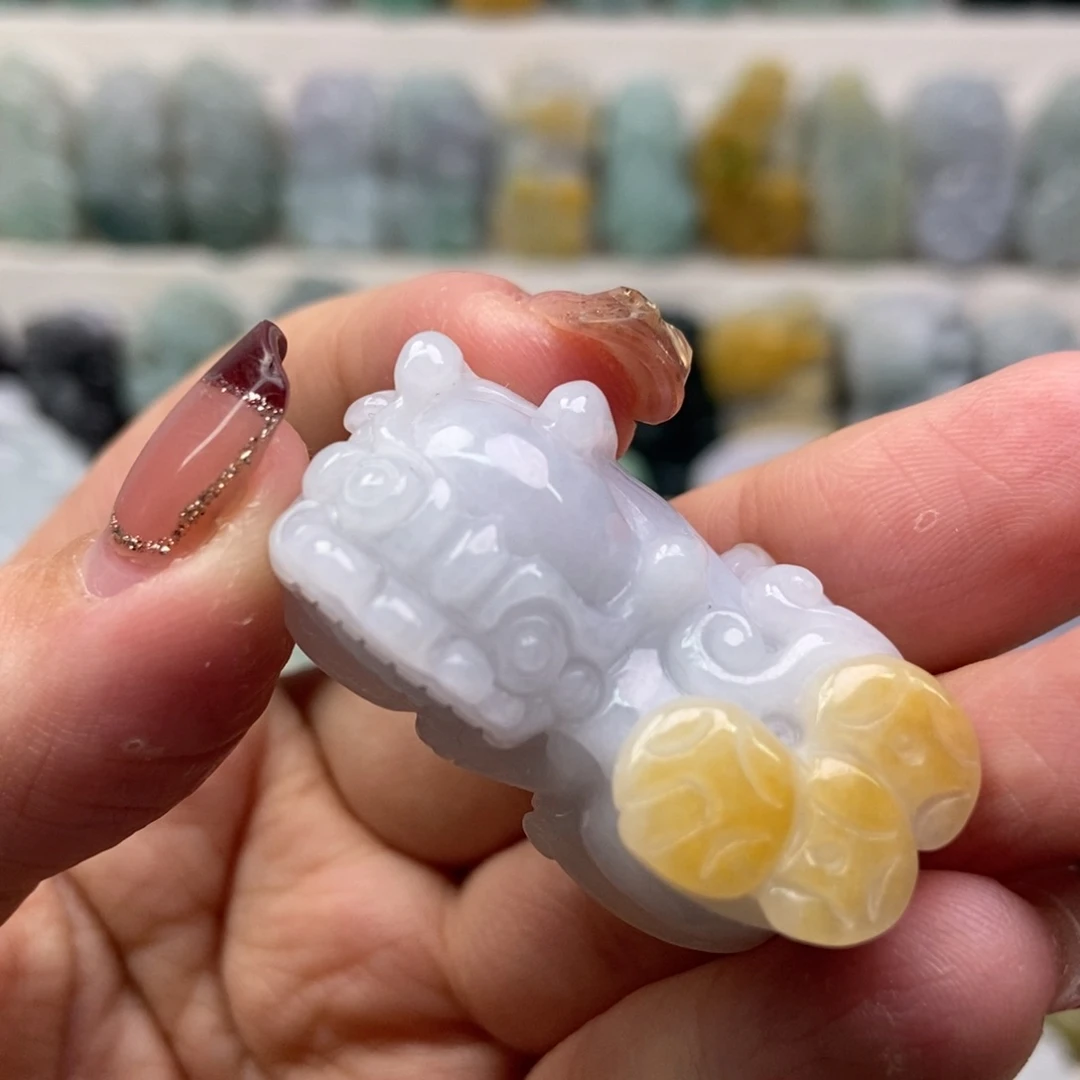 翡翠吊坠(赠链)未镶嵌