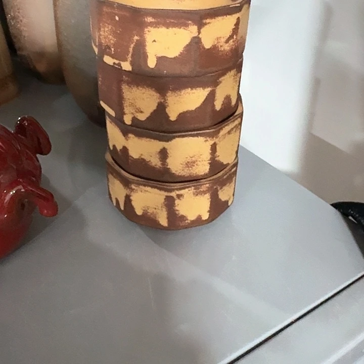 主人杯一个，瓷。。品茗