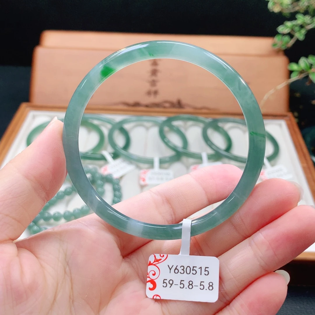 翡翠手镯（圆镯）未镶嵌