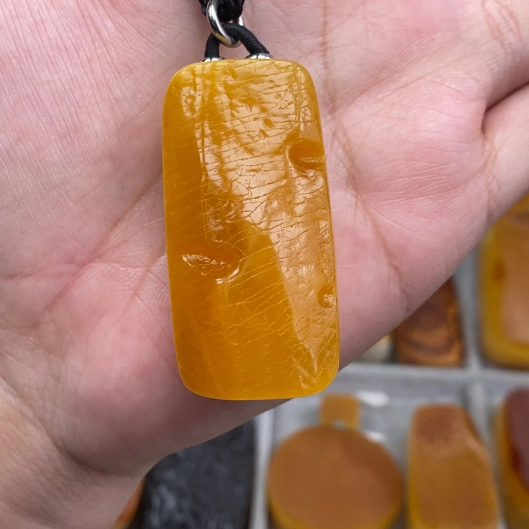 琥珀吊坠(赠链)未镶嵌