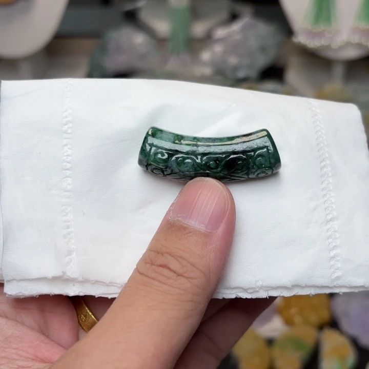 翡翠未镶嵌颈饰吊坠