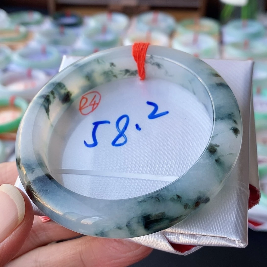 翡翠手镯未镶嵌24号链接