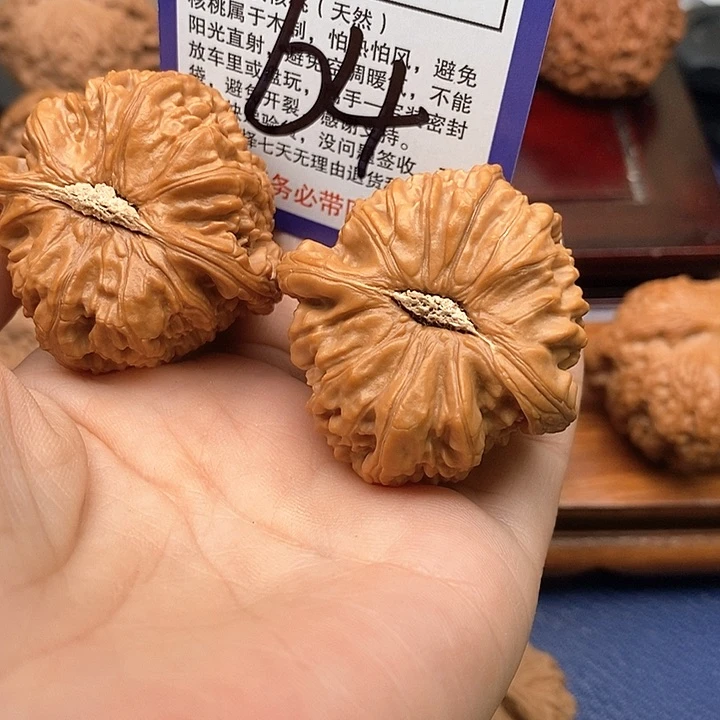 闹***爷桃核吊坠白狮子头42