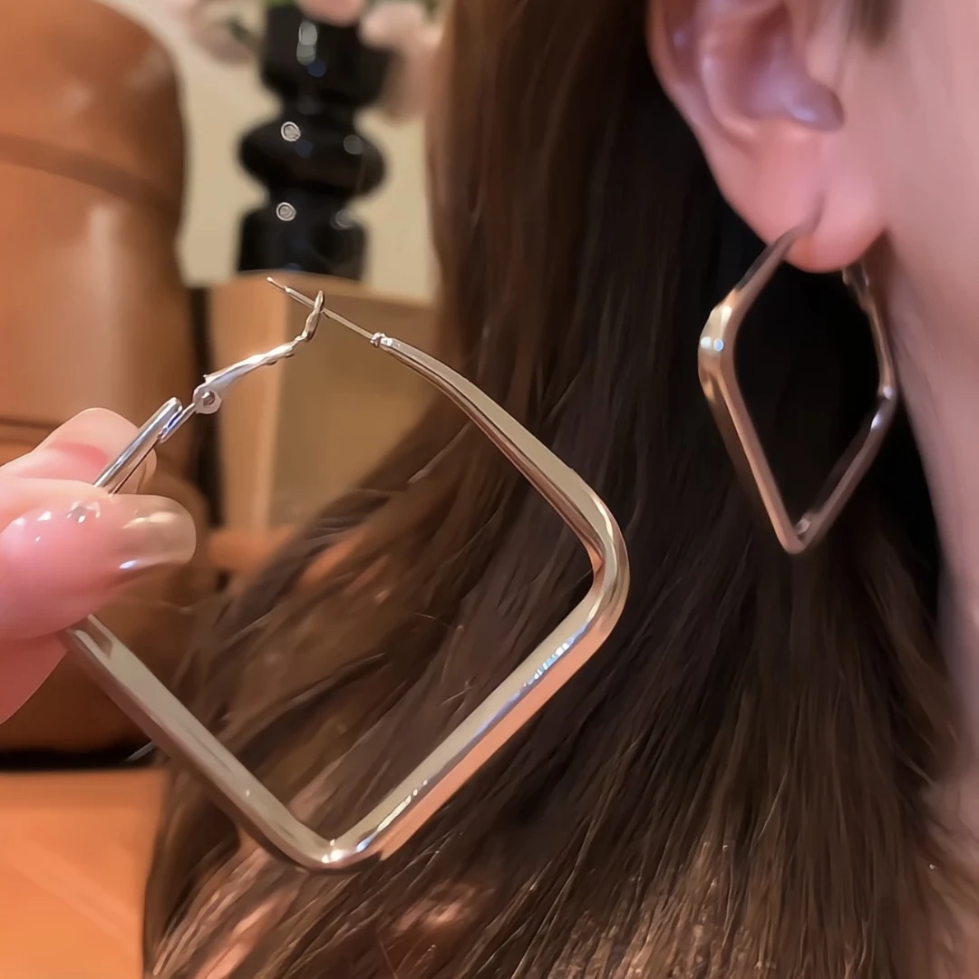 铜合金耳饰 甜酷显脸小夸张菱形方块耳扣高级小众个性耳环