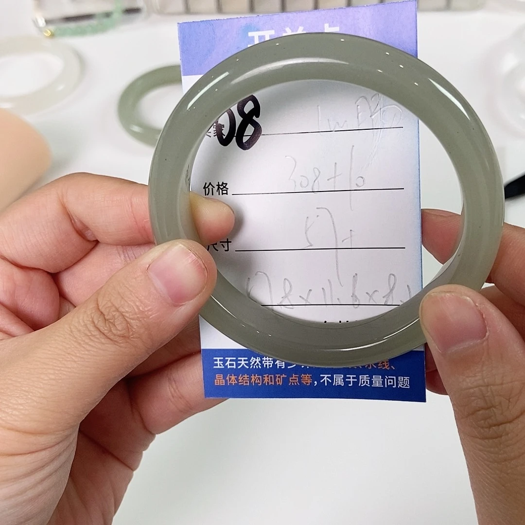 石英质玉手镯未镶嵌披***?～心肠