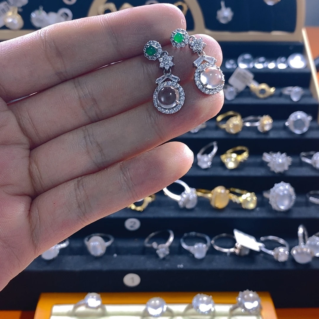 石英质玉合金耳钉