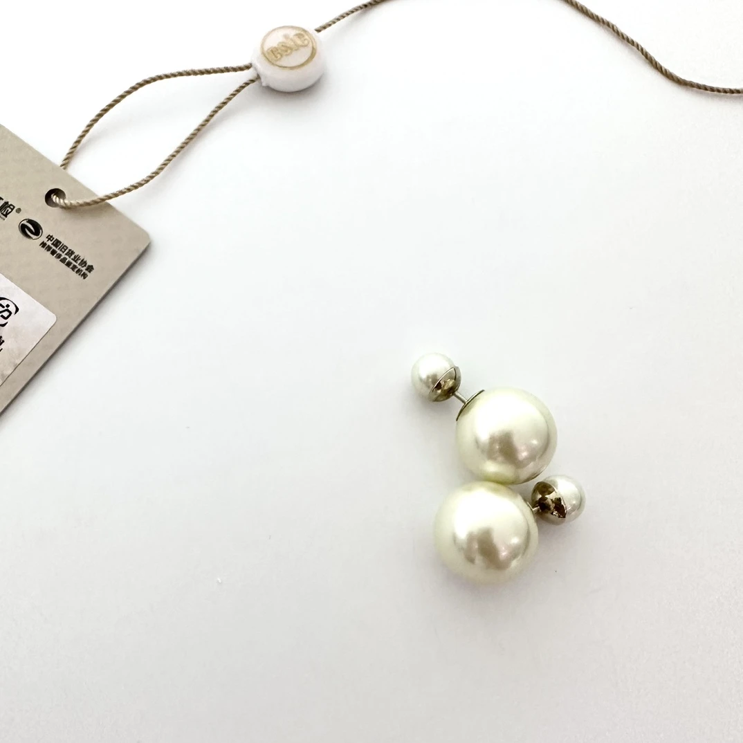 99新 DIOR/迪奥 Tribales白色珍珠耳钉 83173