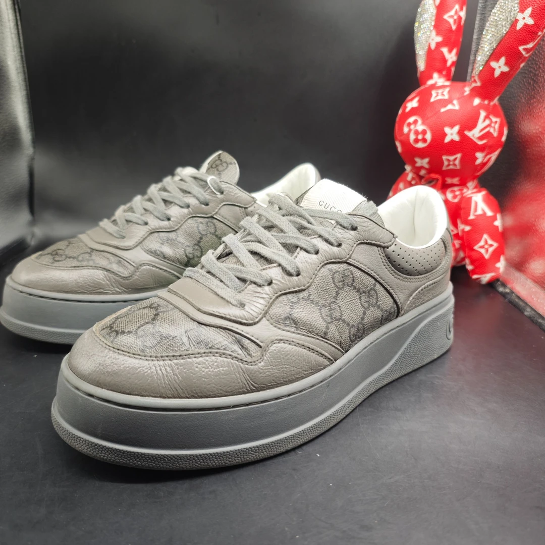 95新 GUCCI/古驰 【AO特惠】41欧码 男士深灰老花饼干鞋glhz126
