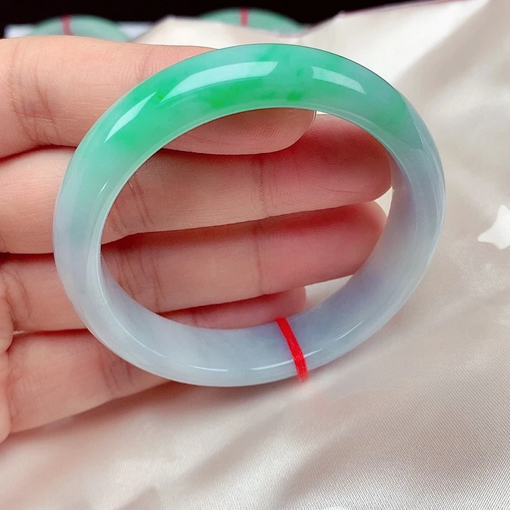 翡翠未镶嵌手镯54春彩飘阳绿手镯