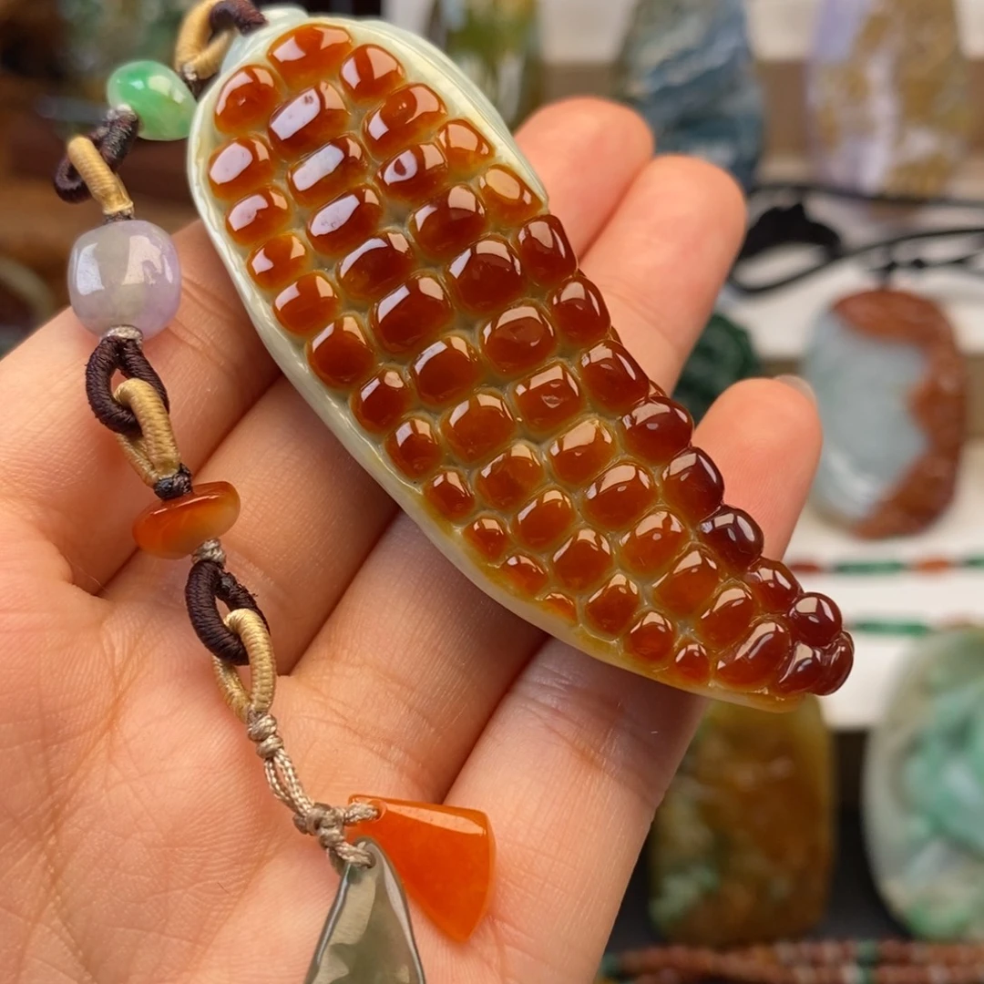 翡翠未镶嵌颈饰金玉满堂