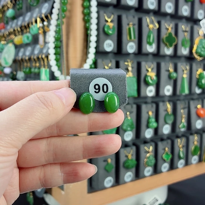 和田玉18K金镶嵌耳饰