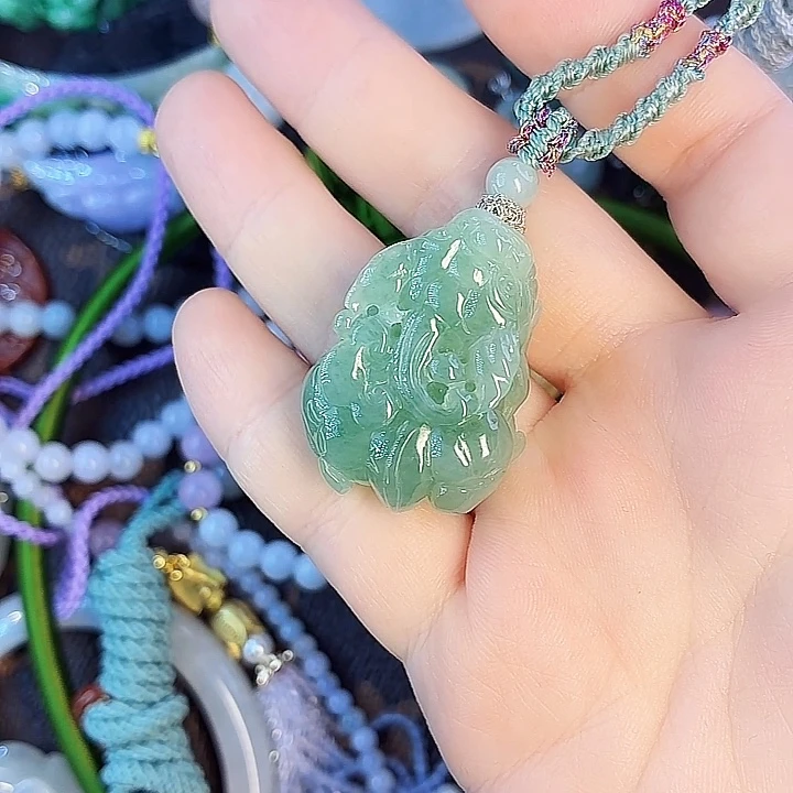 翡翠未镶嵌挂件64