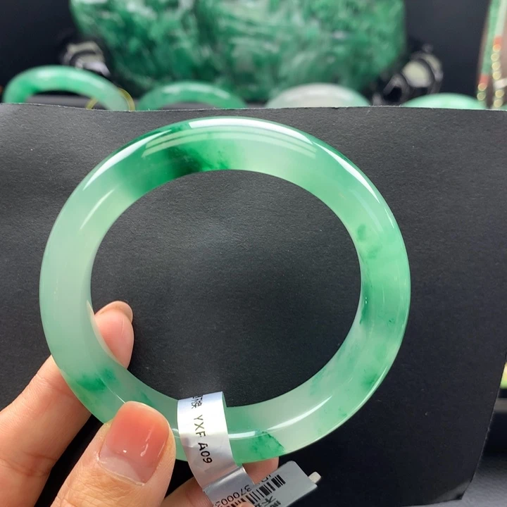 石英质玉未镶嵌手镯