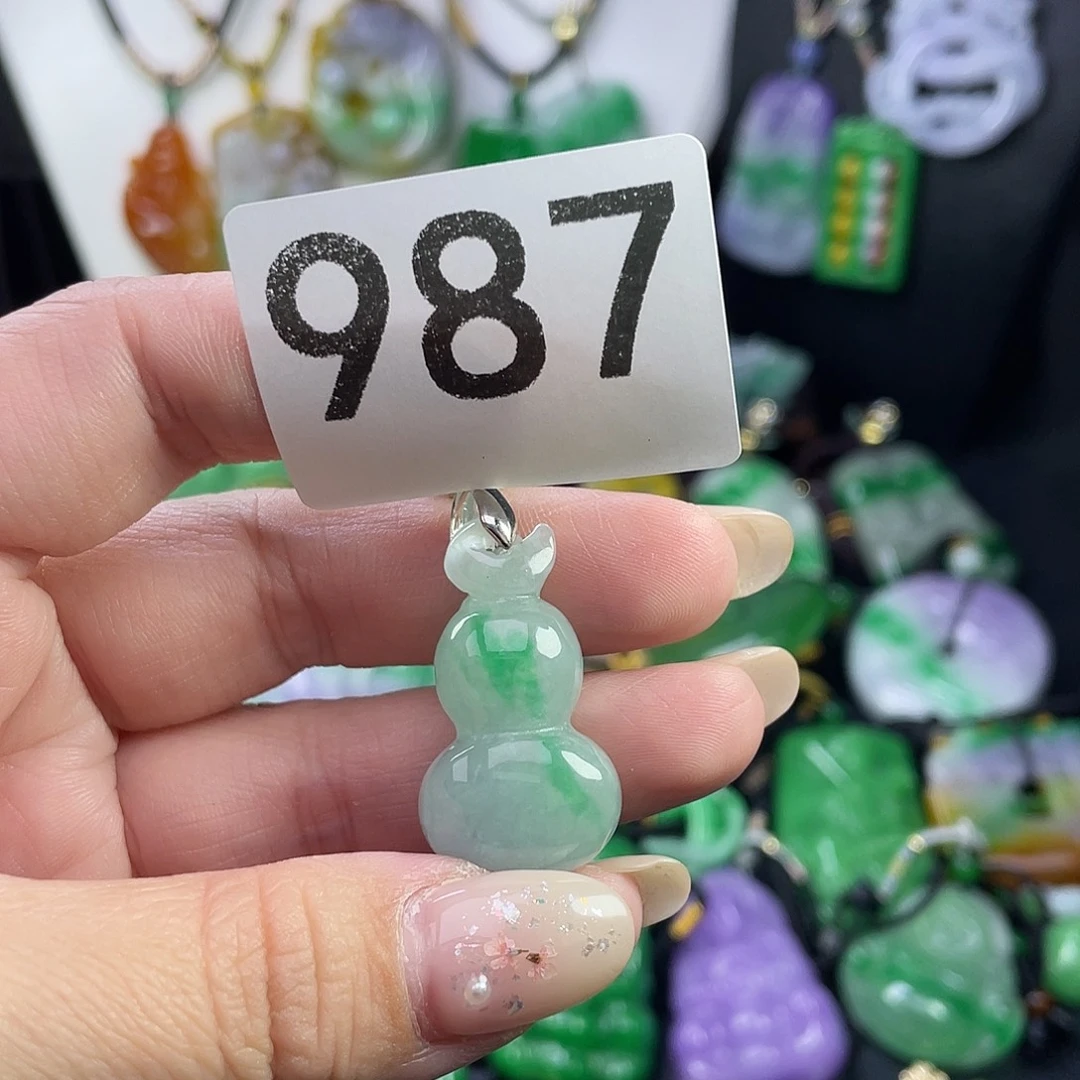 翡翠未镶嵌吊坠(赠链)