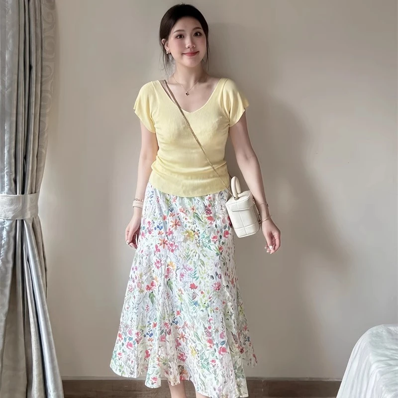 小清新甜美V领黄色短袖t恤女2025春夏季时尚蕾丝鱼尾半身裙两件套