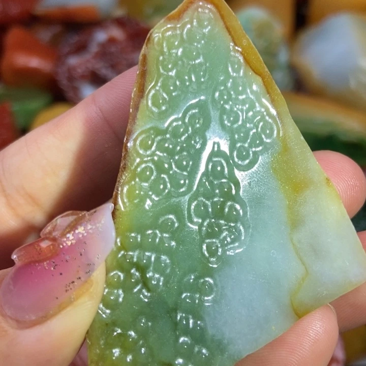 翡翠未镶嵌颈饰缅甸