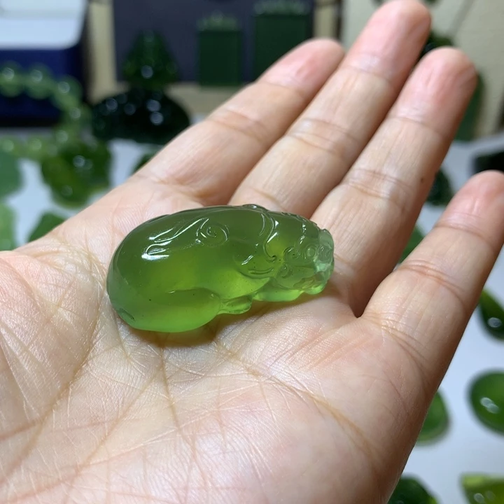 岫玉未镶嵌颈饰吊坠