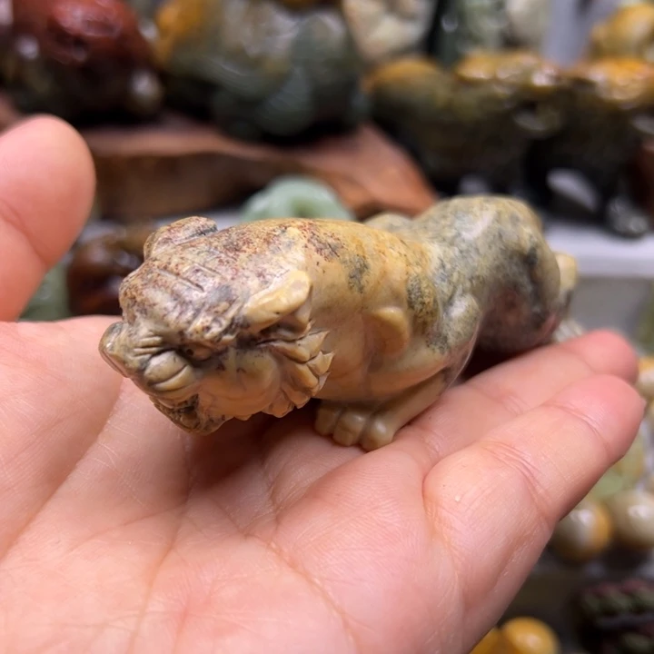 岫岩河磨玉（透闪石质玉）未镶嵌把件