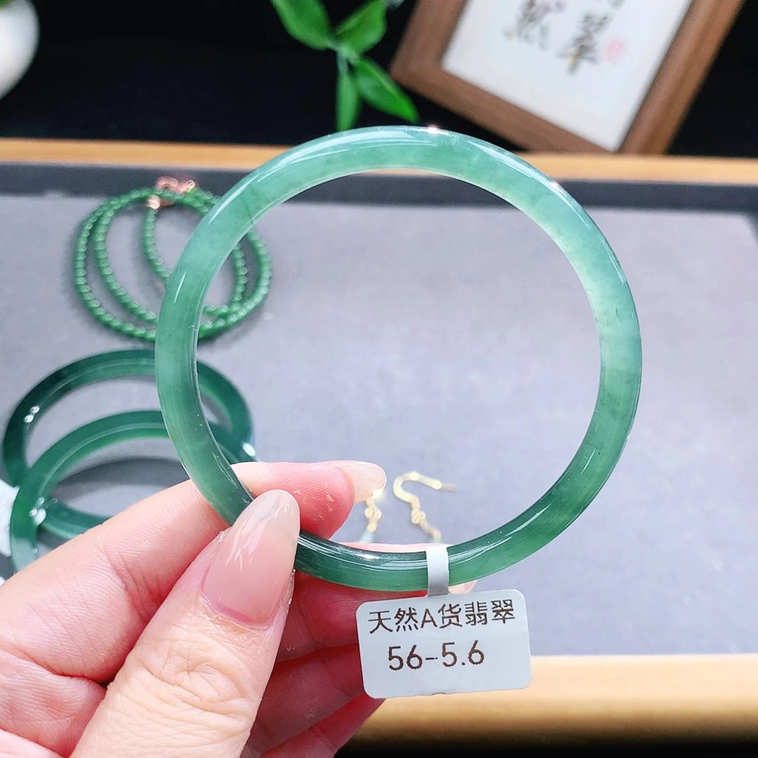 翡翠手镯（圆镯）未镶嵌