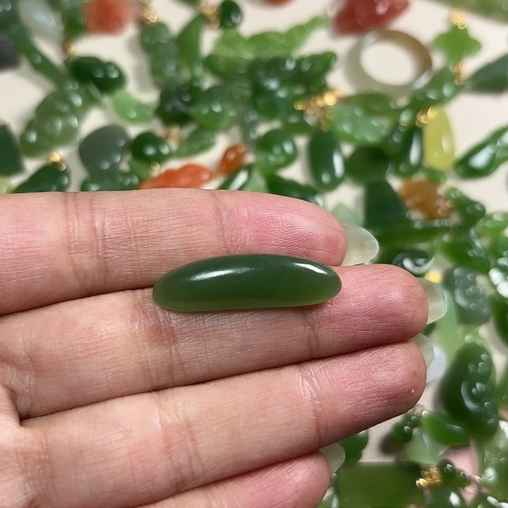 和田玉（碧玉）未镶嵌颈饰手牌