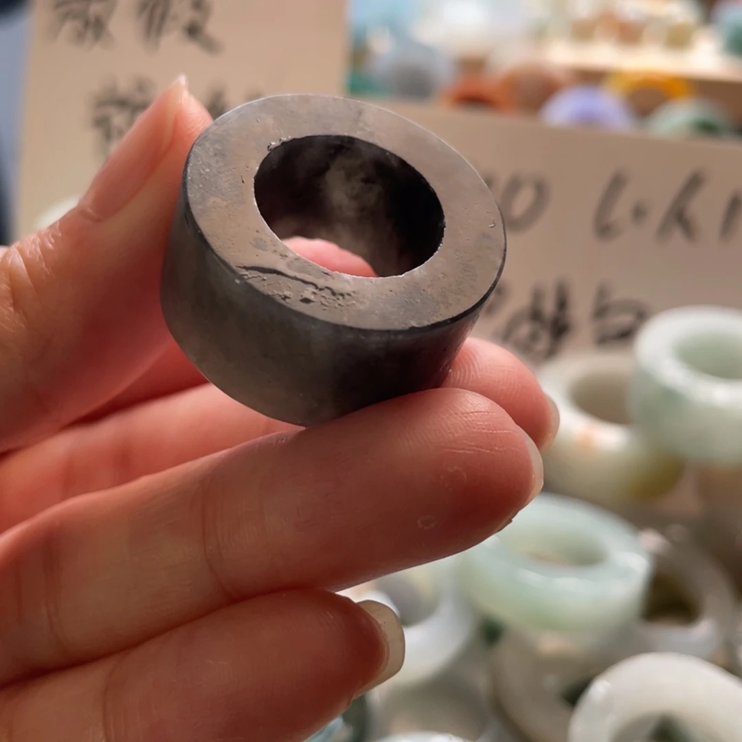 定制翡翠未镶嵌戒指