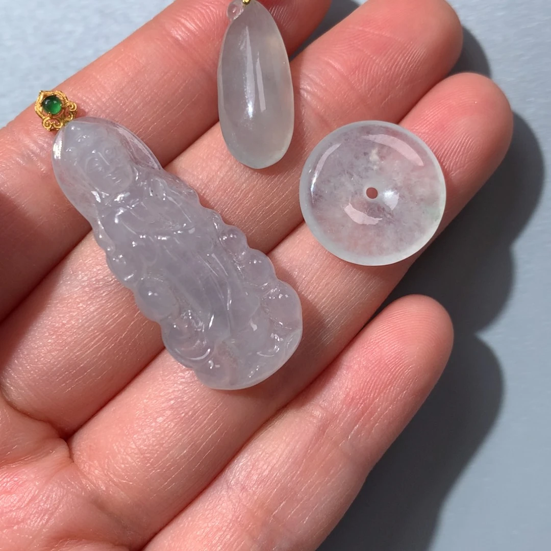 翡翠18K金镶嵌颈饰观音