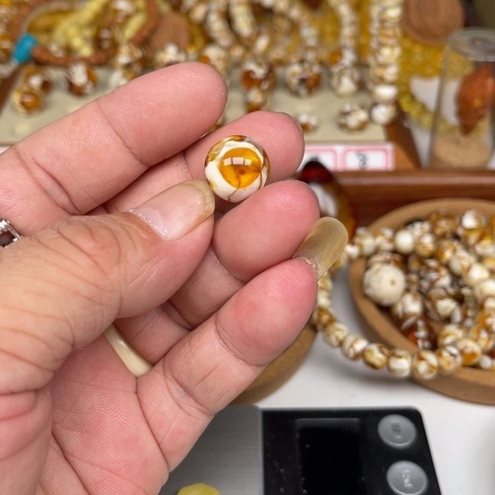 琥珀裸石未镶嵌～***日19号