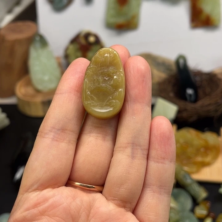 蛇纹石玉未镶嵌颈饰