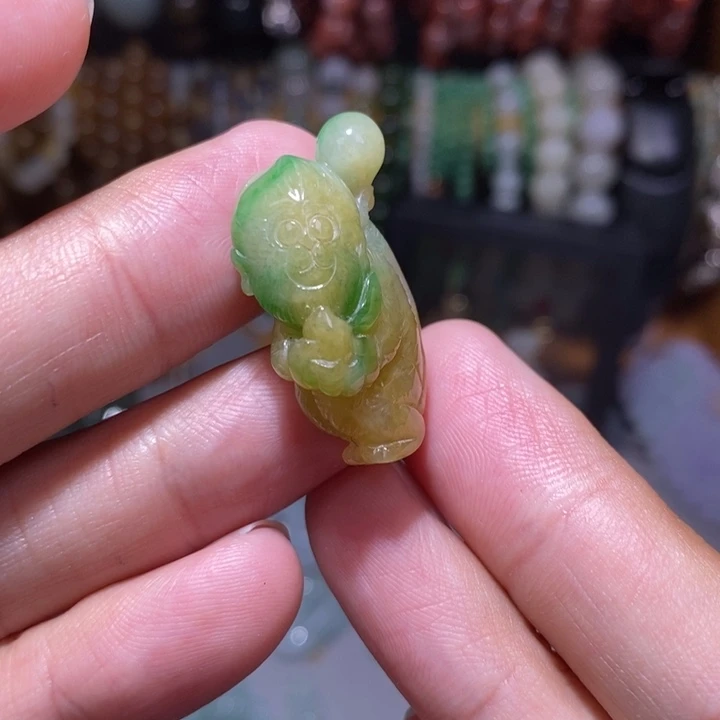 翡翠未镶嵌颈饰特色黄加绿猴子380