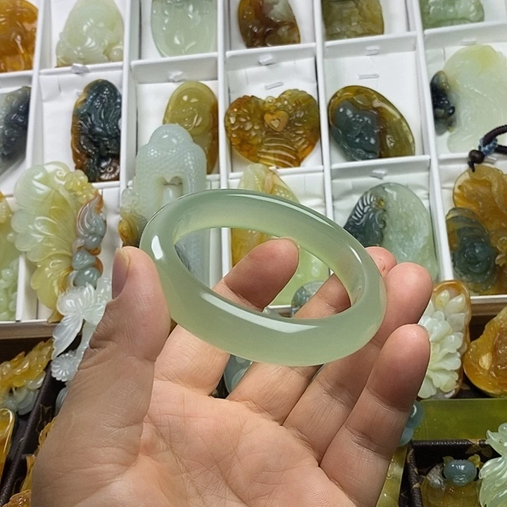 蛇纹石玉未镶嵌手镯