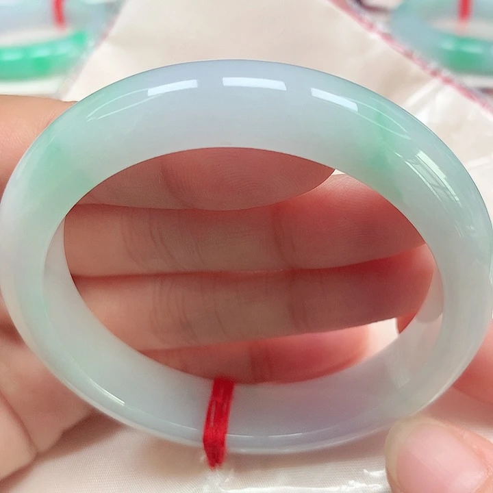 未镶嵌手镯翡翠冰底飘绿