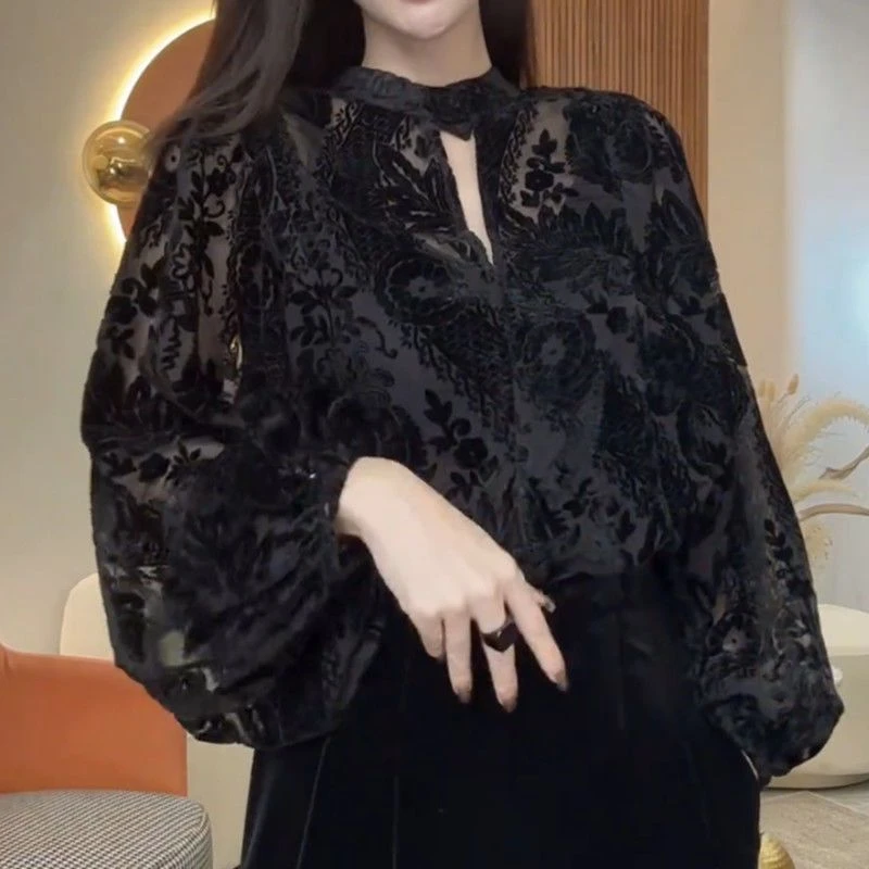 蕾丝植绒上衣女2024秋季新款镂空雕花上衣正反两穿打底长袖衬衫女