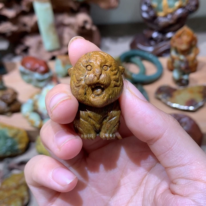 未镶嵌岫岩河磨玉（透闪石质玉）把件