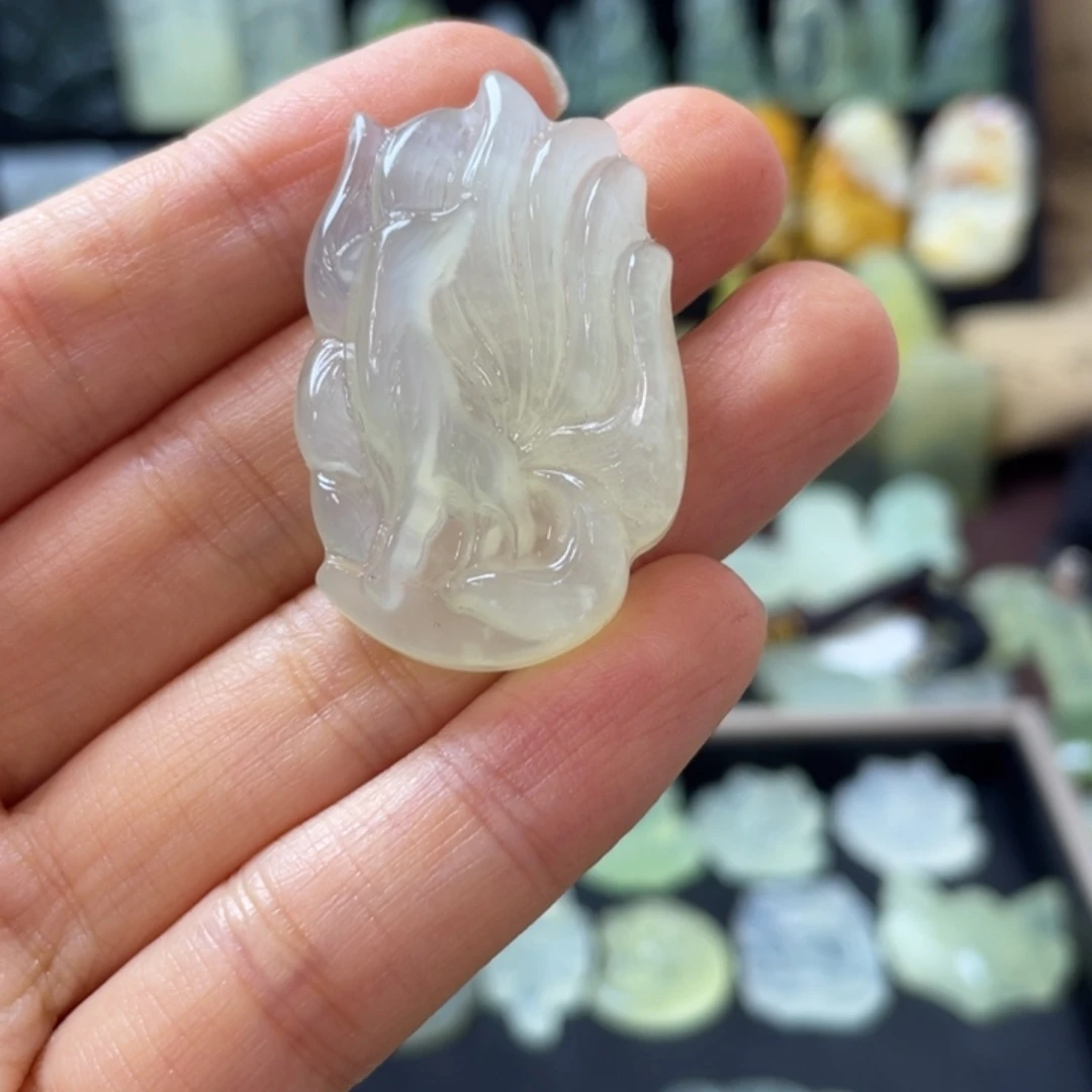 蛇纹石玉颈饰未镶嵌自***猫