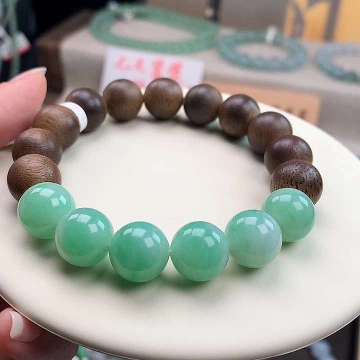 翡翠未镶嵌手链胶润果绿沉香，炸