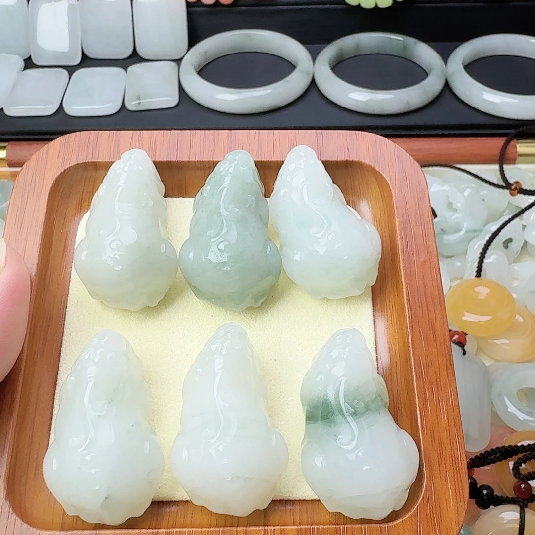 石英质玉未镶嵌颈饰貔貅