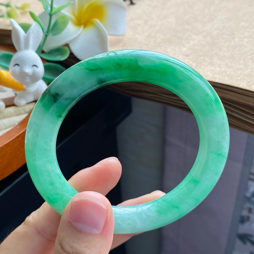 1222期》翠阳绿圆条12123号54.7-11-10.6 很明媚张扬的青翡翠手镯