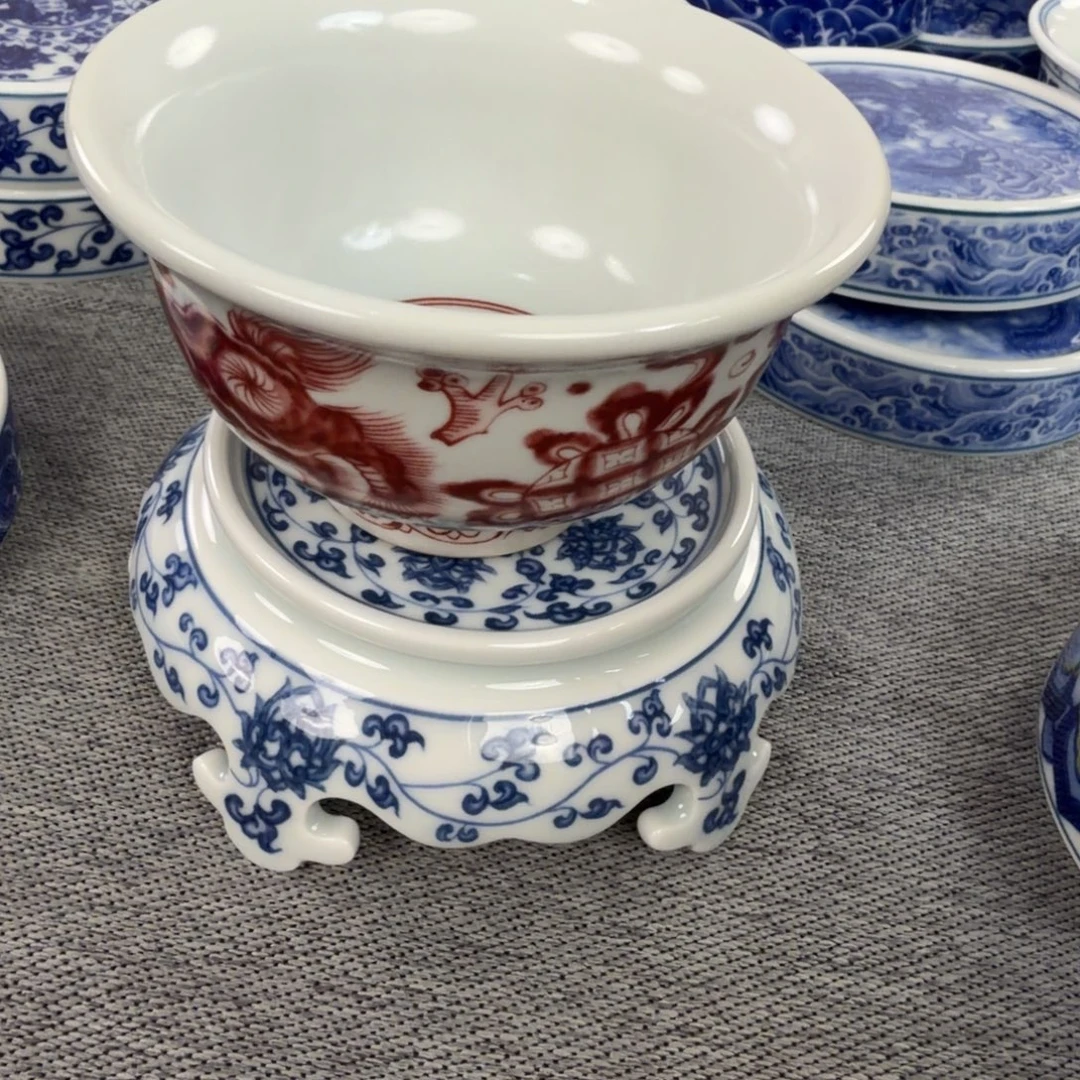 陶摆件釉里红狮子大压手