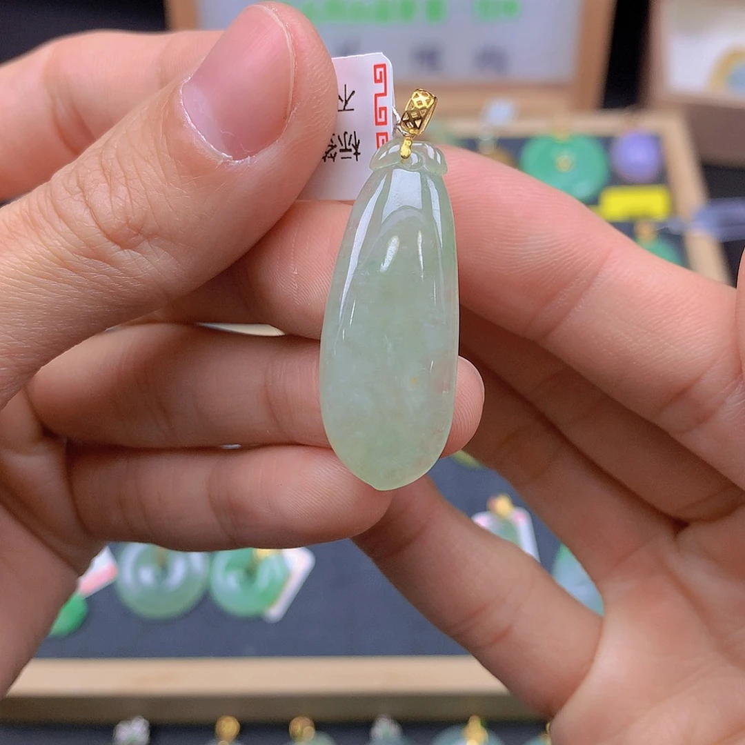 翡翠颈饰18K金镶嵌翡翠