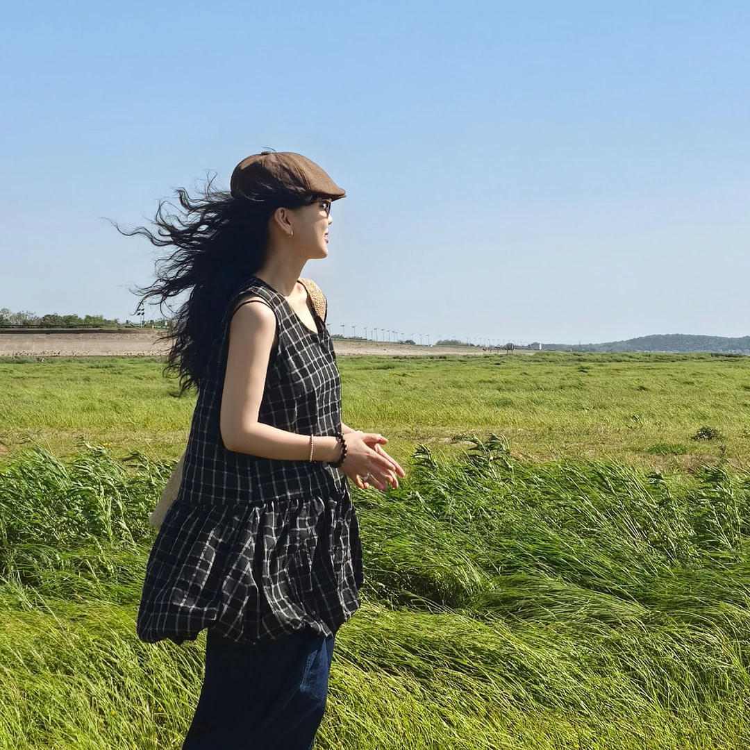 橘子罐头卫卫新款复古显瘦宽松格子褶皱花苞背心连衣裙