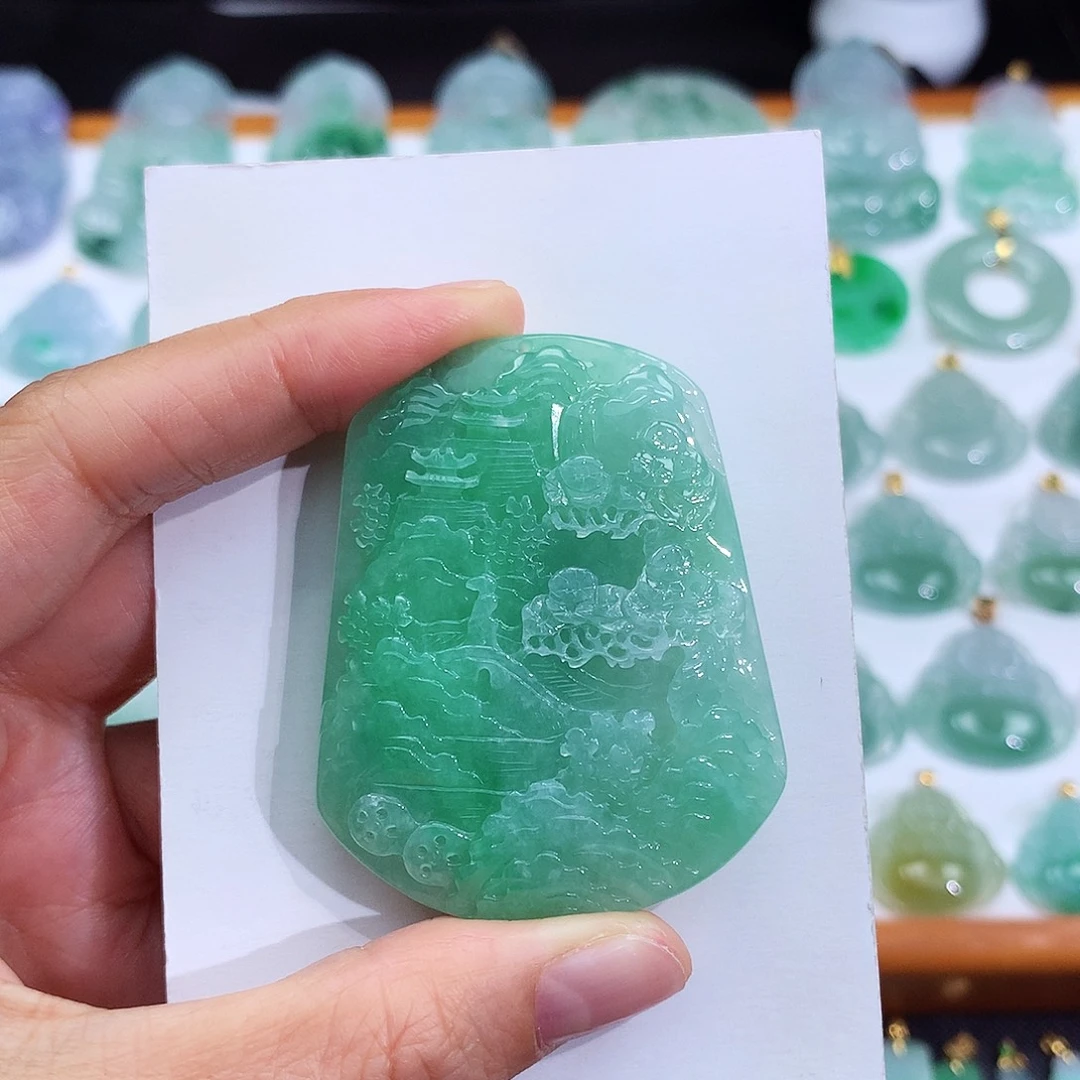 P***n翡翠未镶嵌颈饰翡翠吊坠