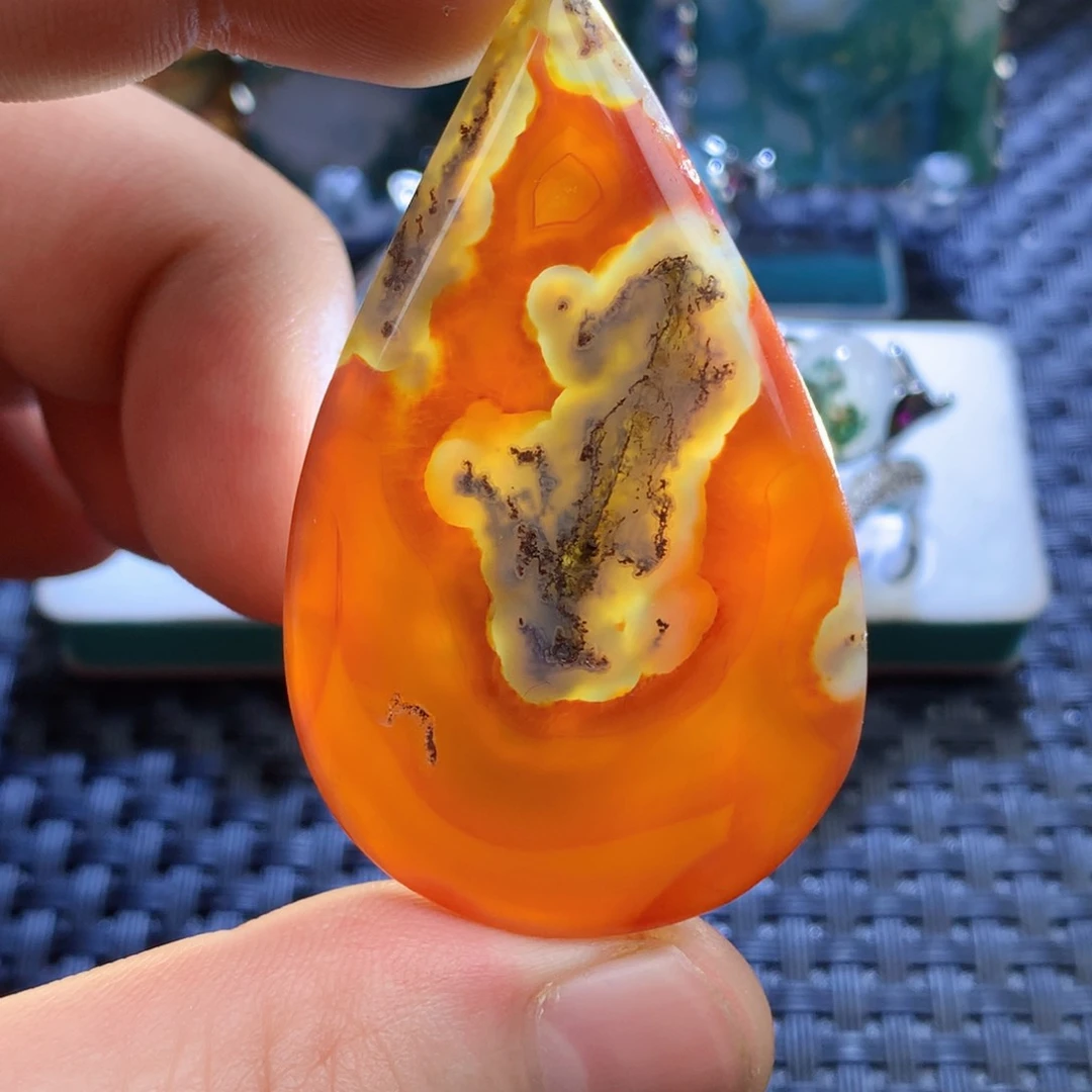 未镶嵌颈饰玛瑙/玉髓牛***糕