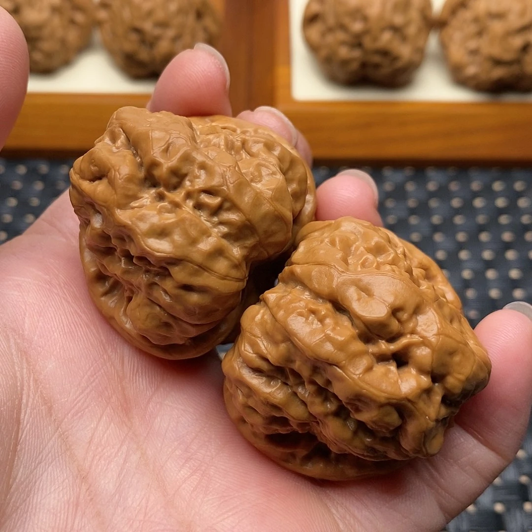 文玩核桃把件大*夫边40左右