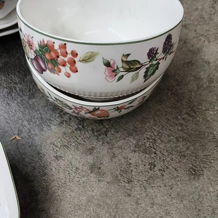 陶瓷盘子碗啥都有