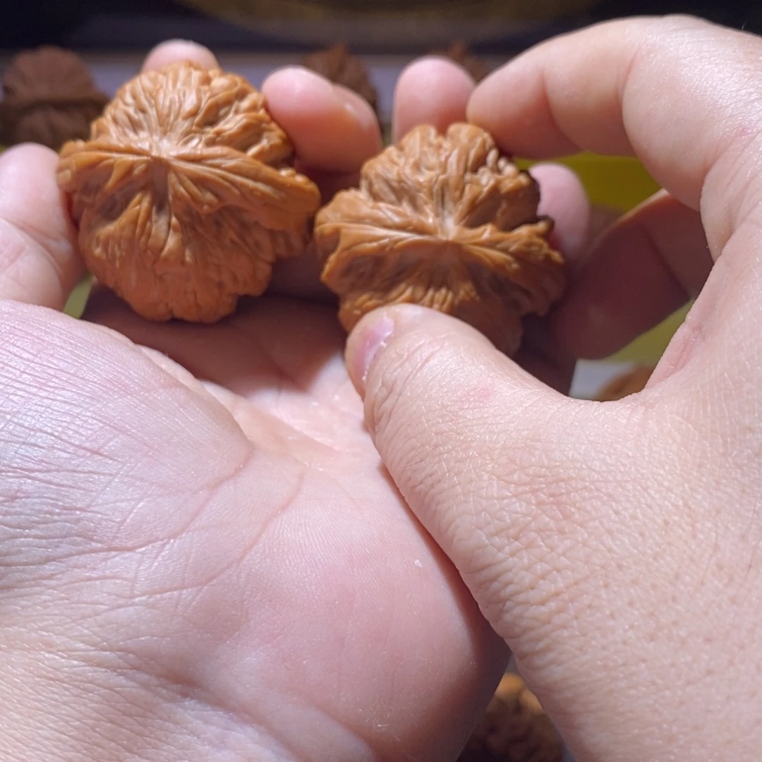 布***王文玩核桃吊坠红锦鲤