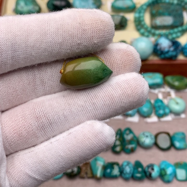 绿松石未镶嵌珠宝奇石