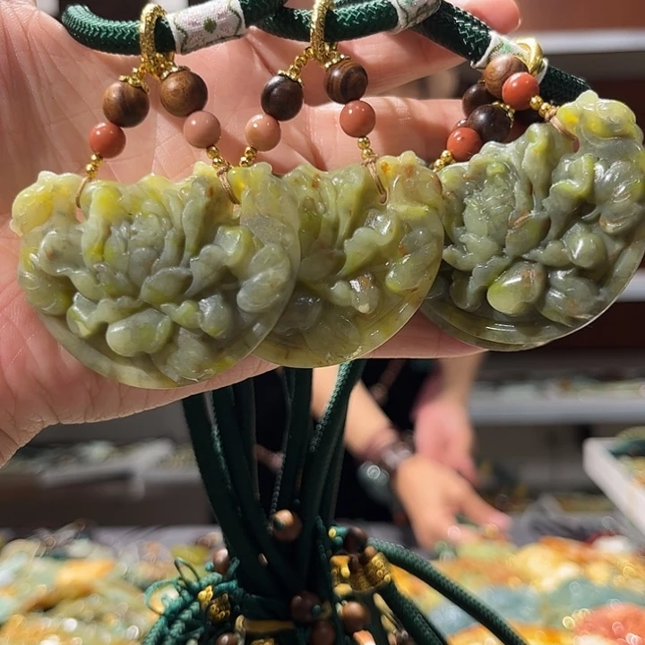 岫玉未镶嵌毛衣链