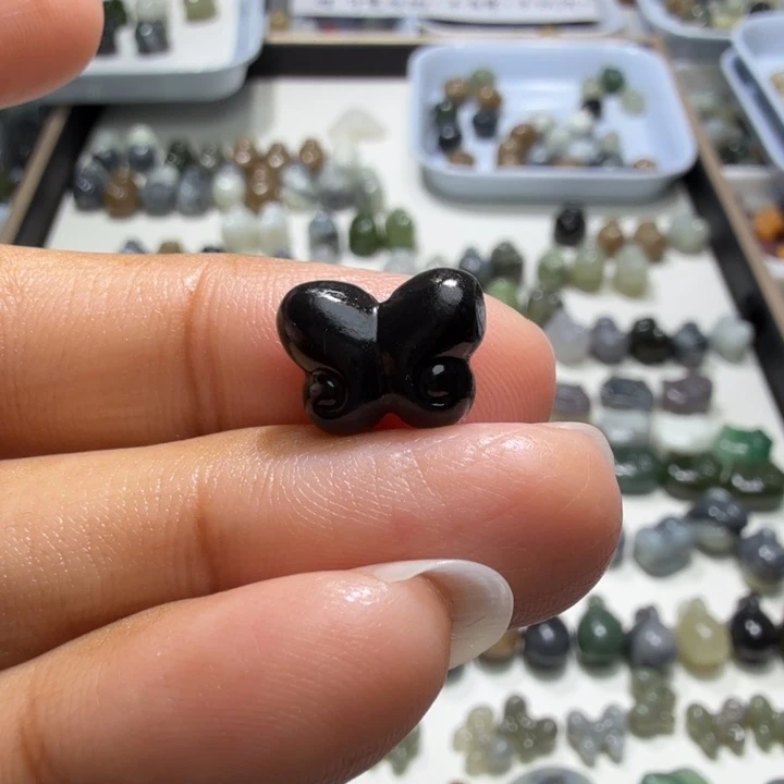 和田玉未镶嵌珠宝奇石