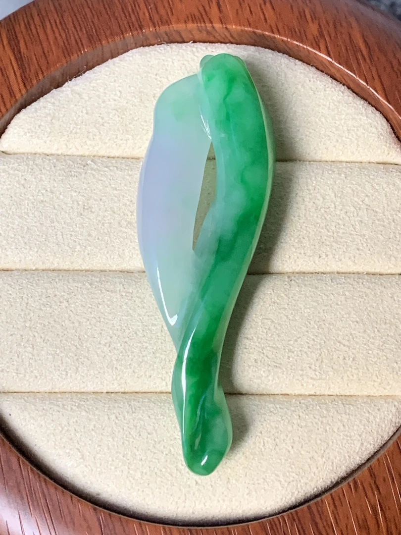 老糯种正阳绿天然翡翠女士挂件
