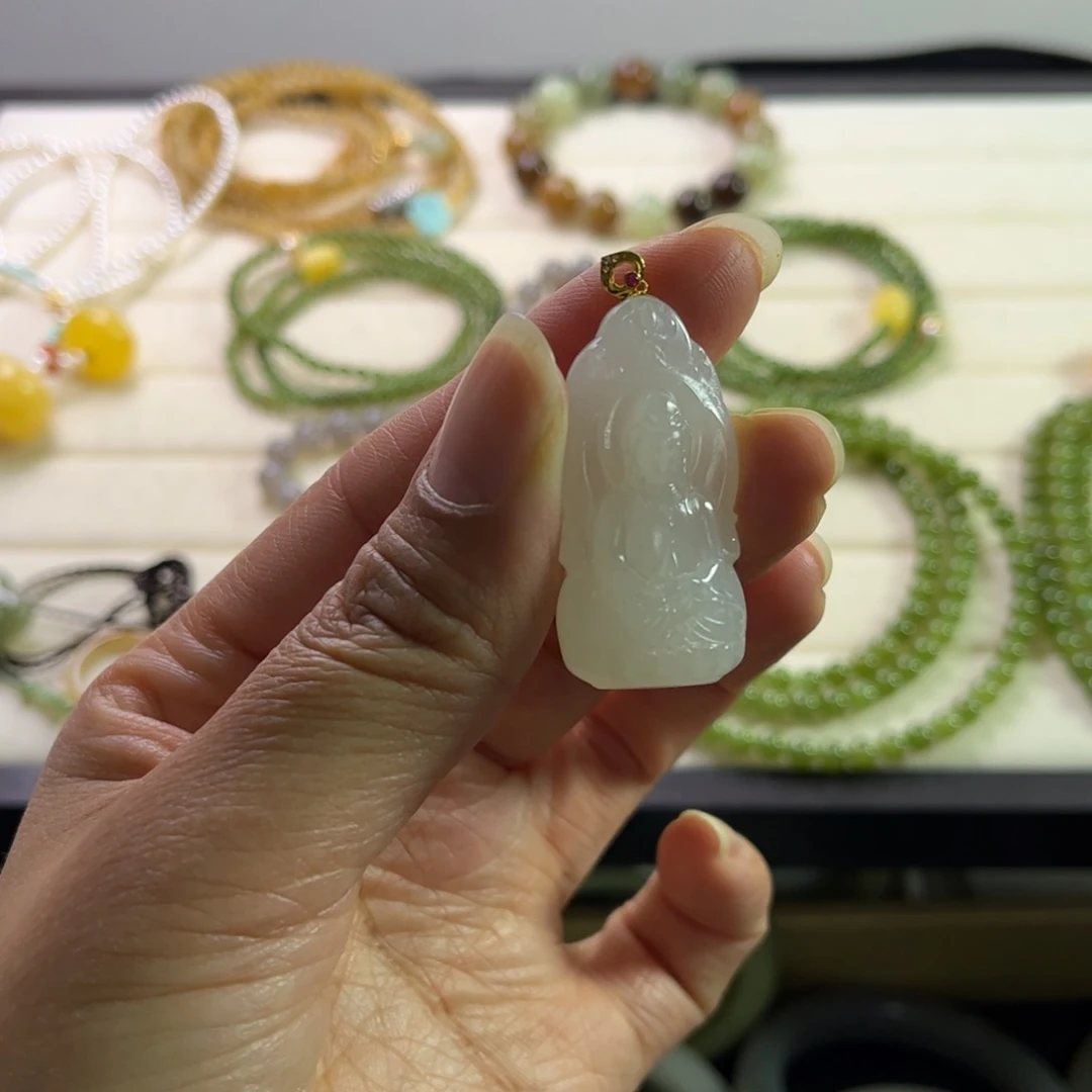 和田玉吊坠18K金镶嵌